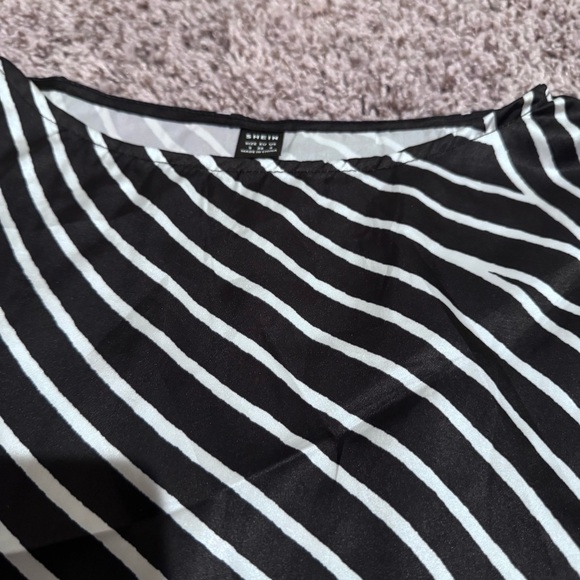 SHEIN Black and White Asymmetrical Blouse - Picture 2 of 4